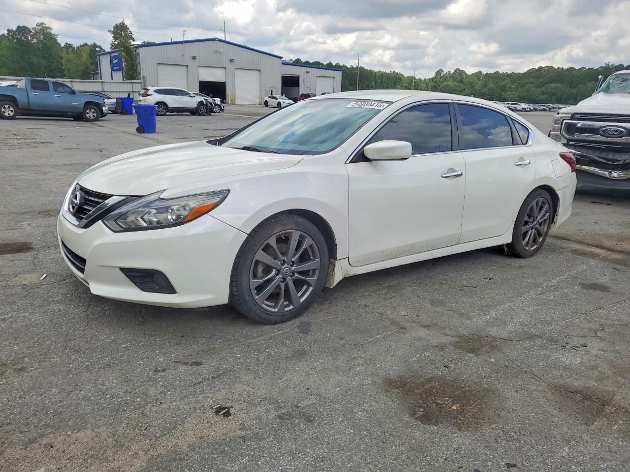 Salvage Nissan Altima Image