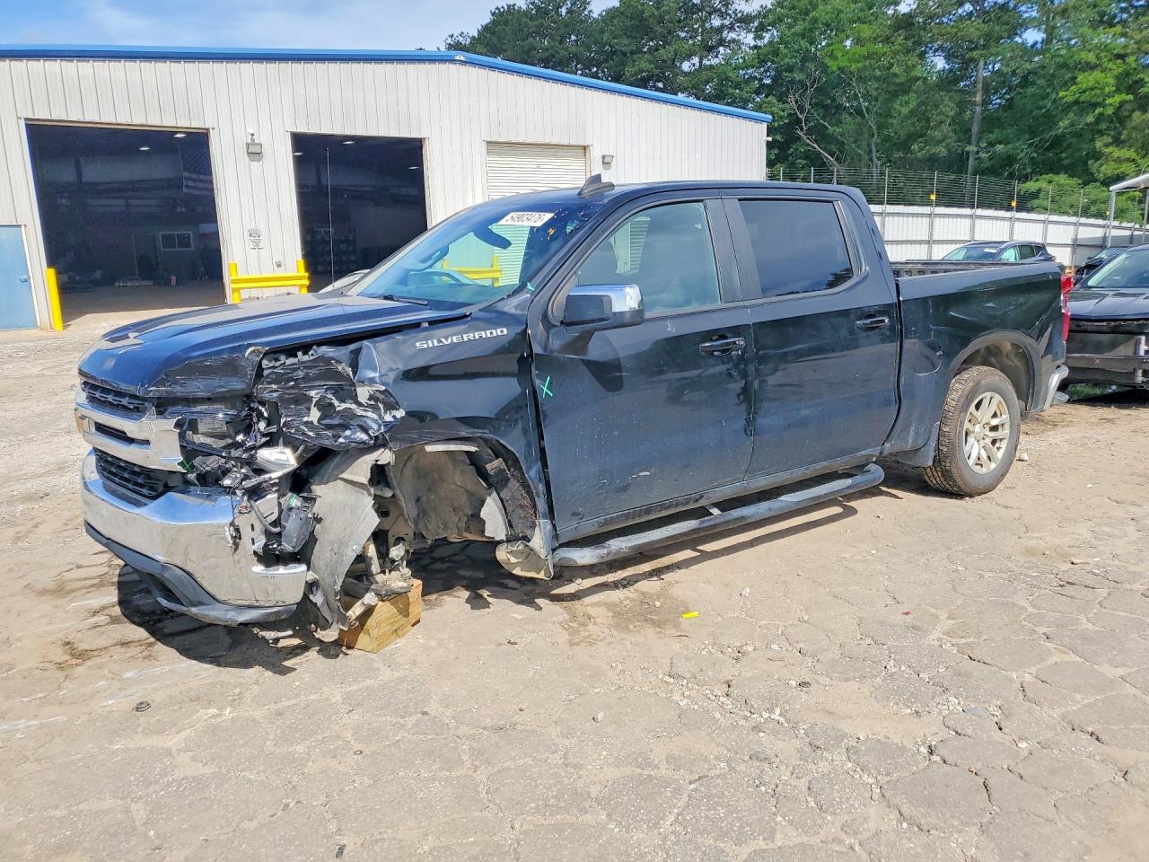 Salvage Chevrolet Silverado Image
