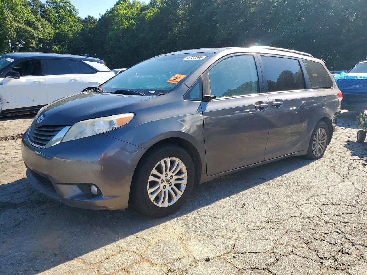 Salvage Toyota Sienna Image
