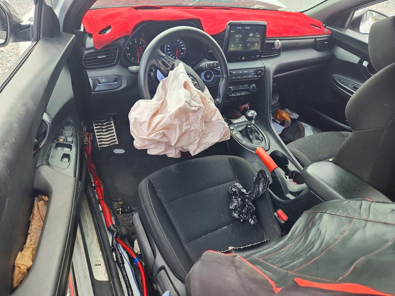 Hyundai VELOSTER Base