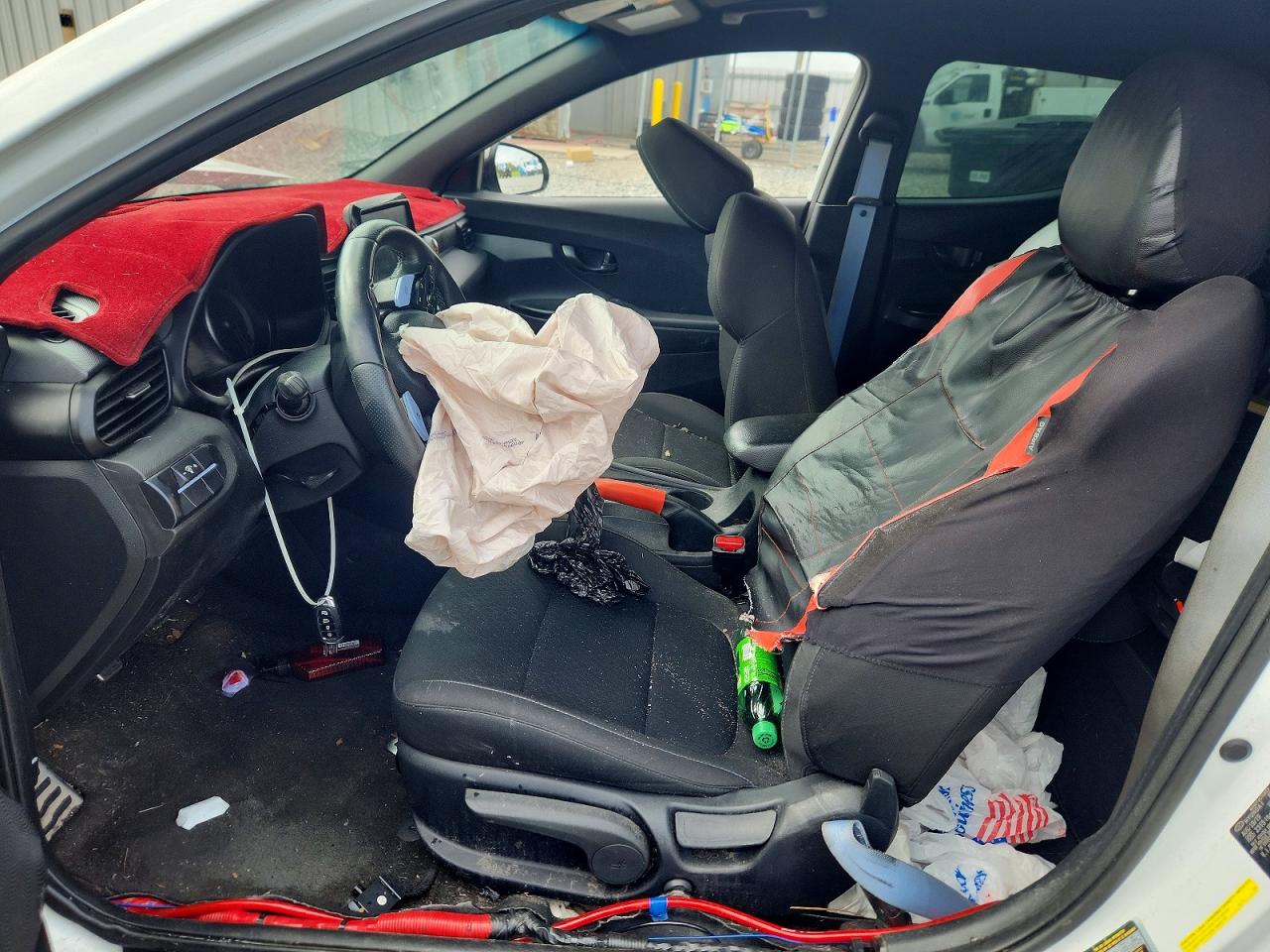 Hyundai VELOSTER Base