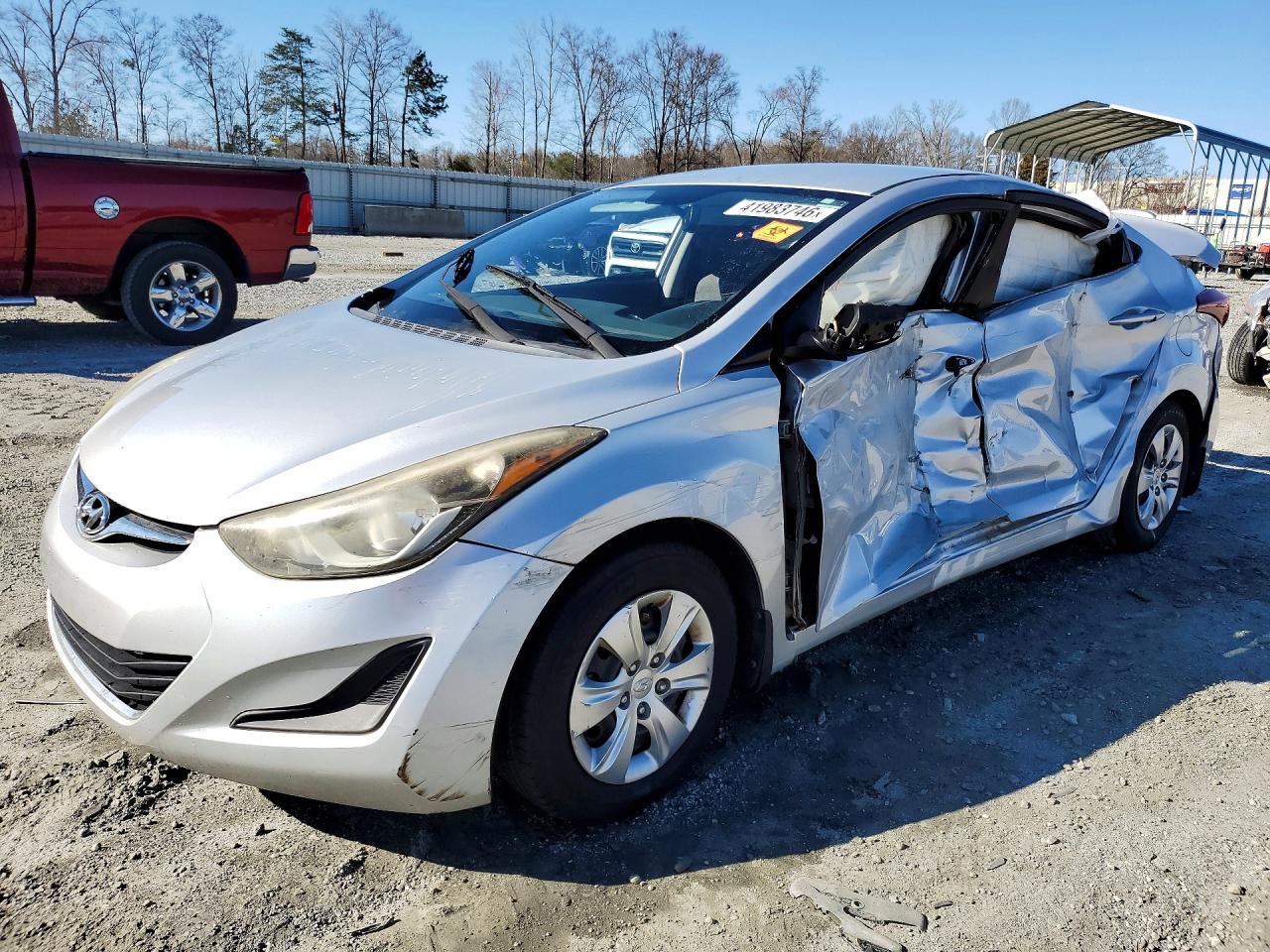 Salvage Hyundai ELANTRA Image