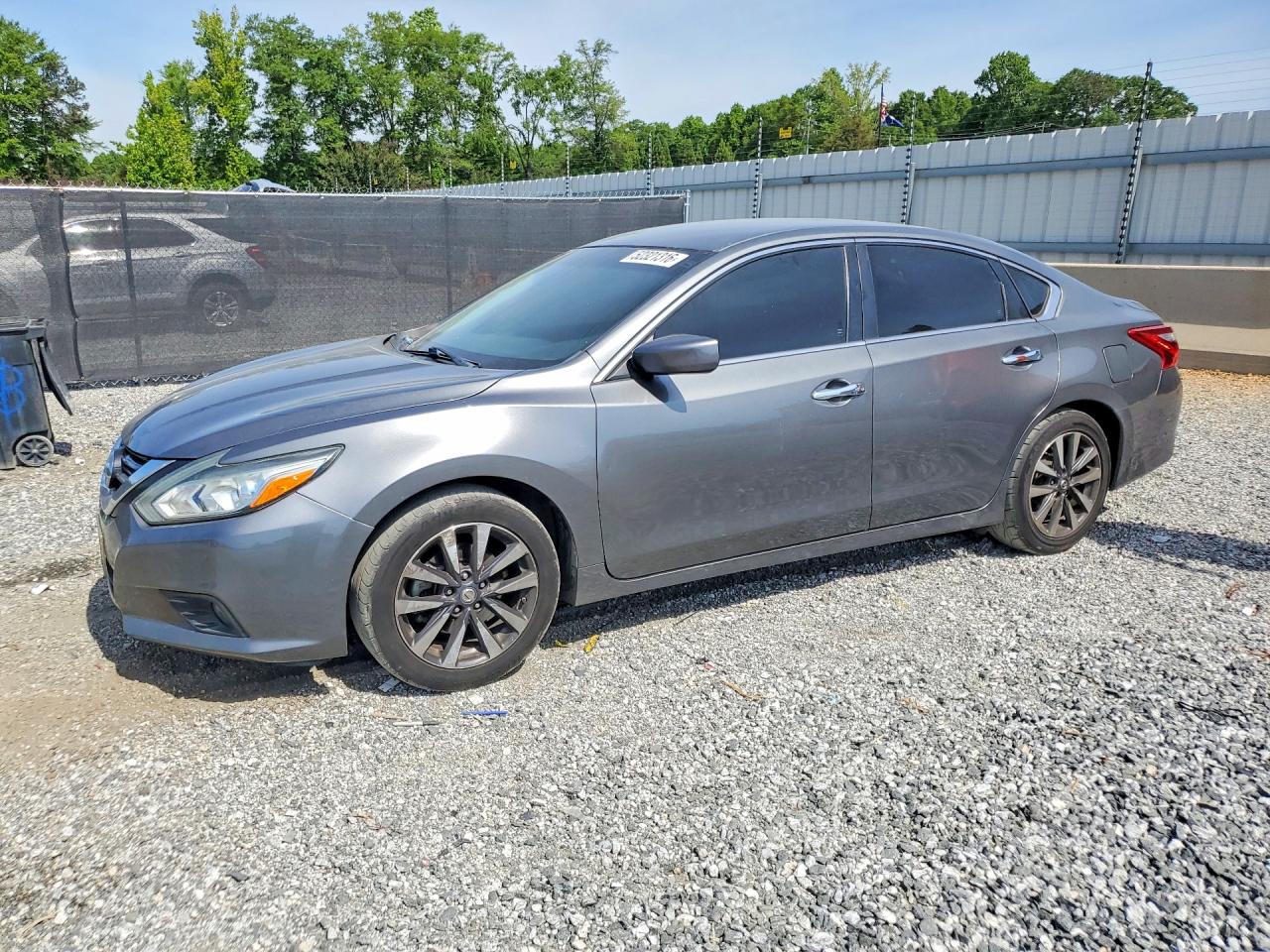 Salvage Nissan Altima Image