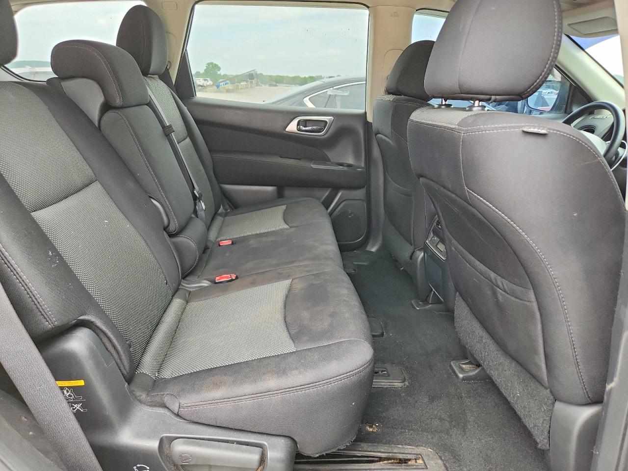 Nissan Pathfinder S