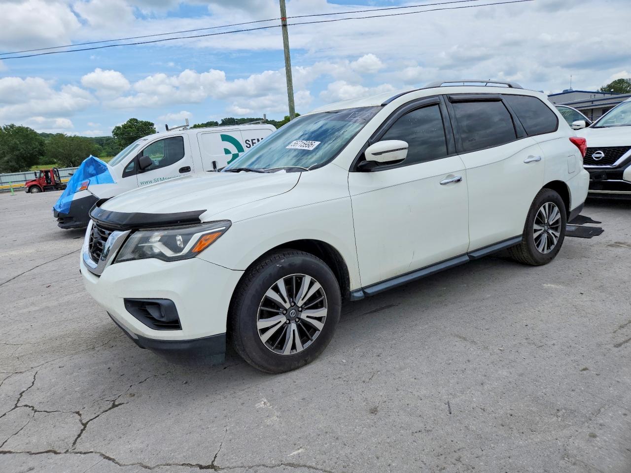 Salvage Nissan Pathfinder Image
