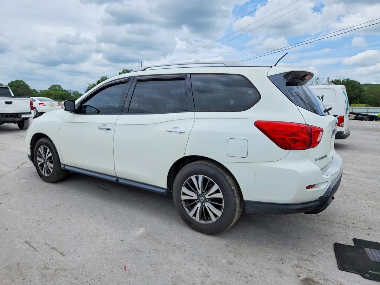 Nissan Pathfinder S