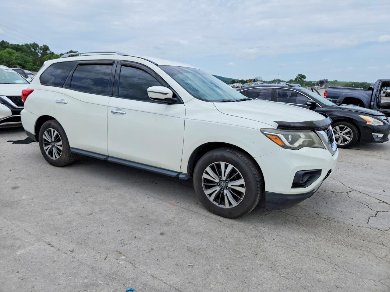 Nissan Pathfinder S