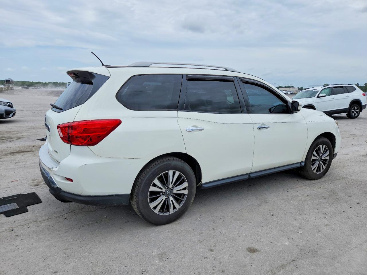 Nissan Pathfinder S