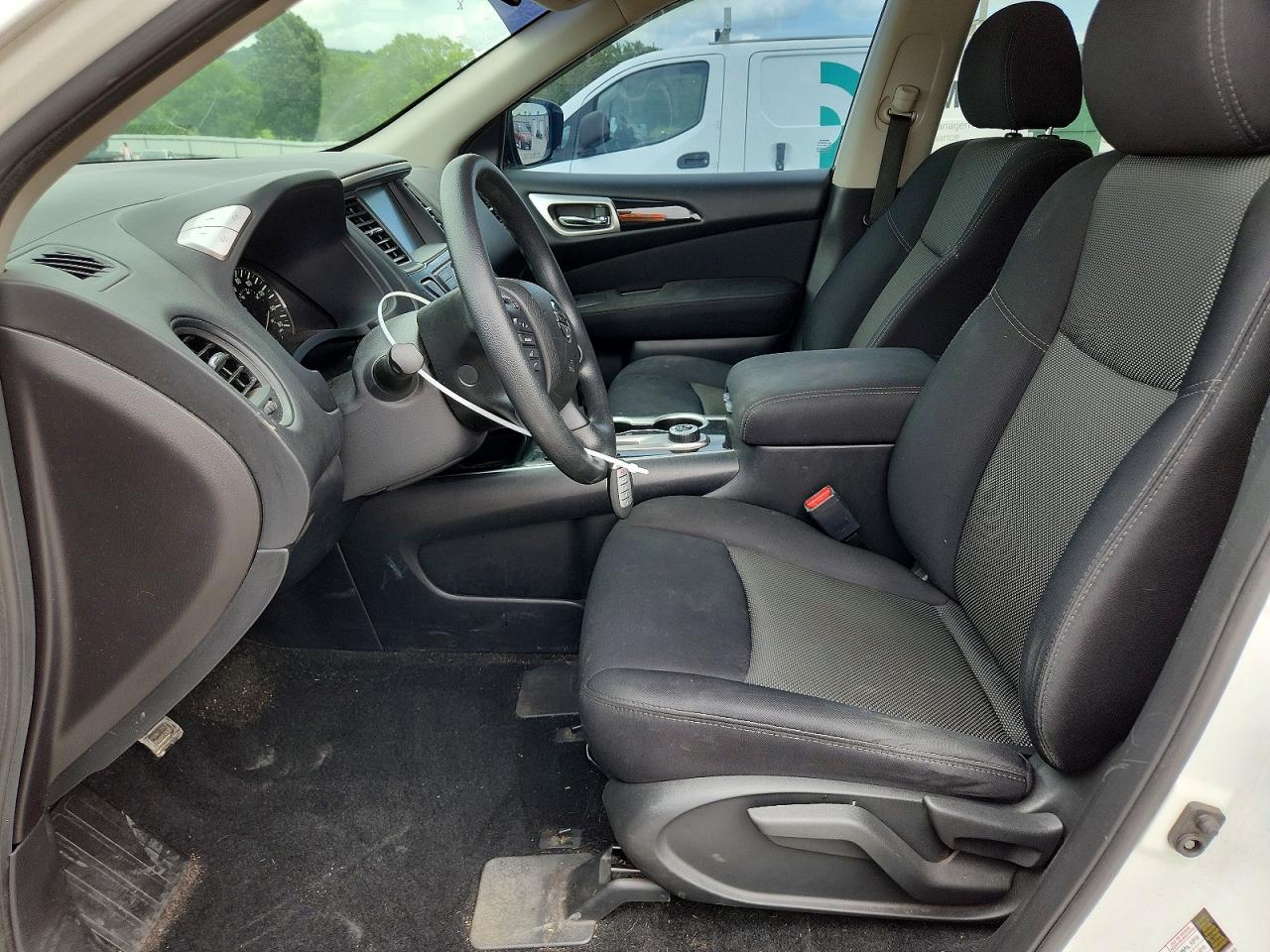 Nissan Pathfinder S