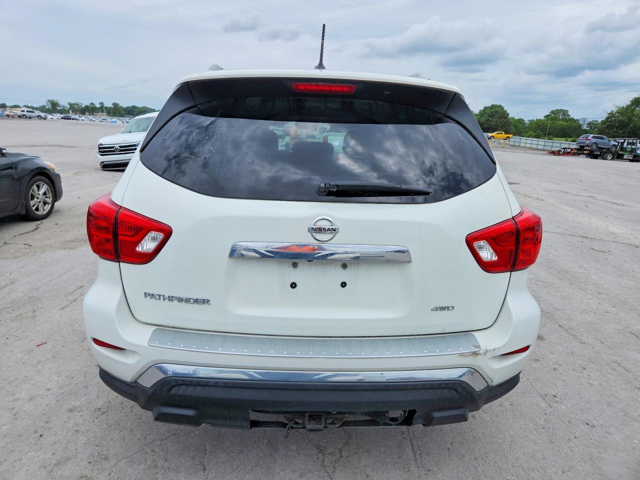 Nissan Pathfinder S