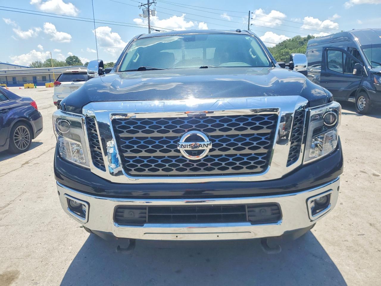 Nissan Titan Sl