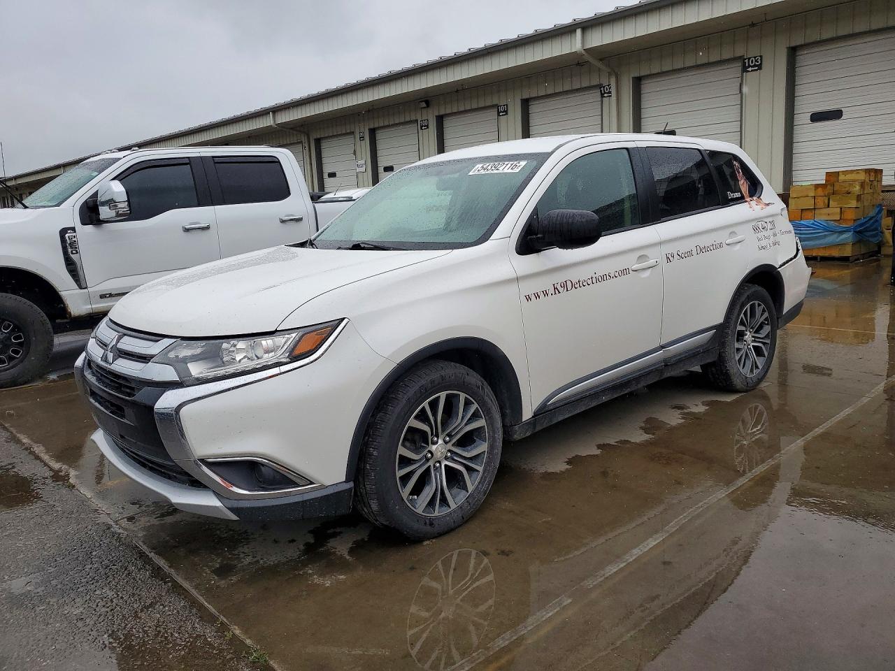 Salvage Mitsubishi Outlander Image