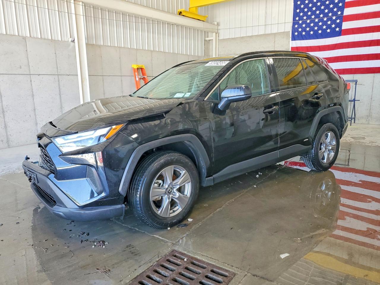 Salvage Toyota RAV4 Image