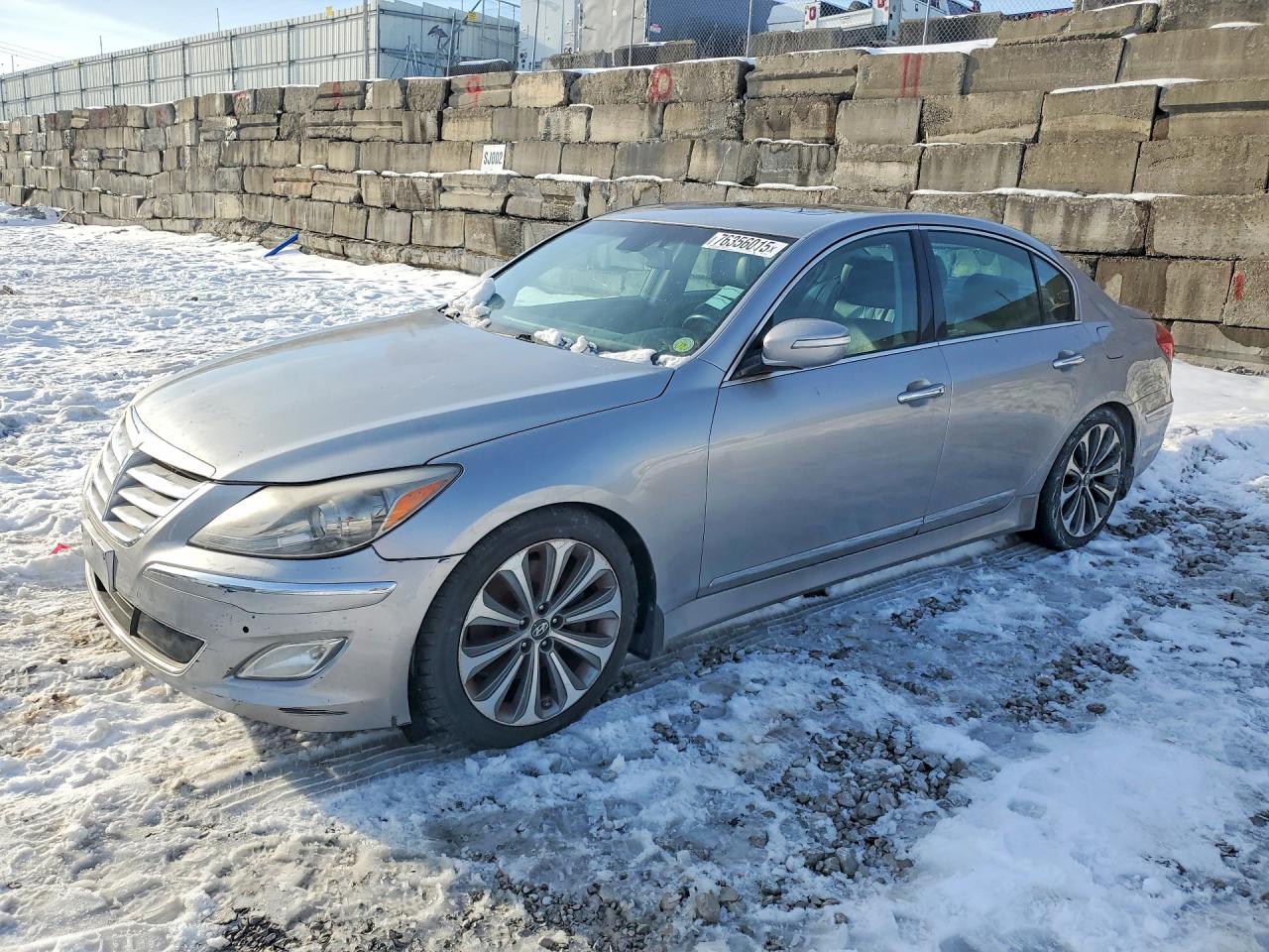 Salvage Hyundai Genesis Image