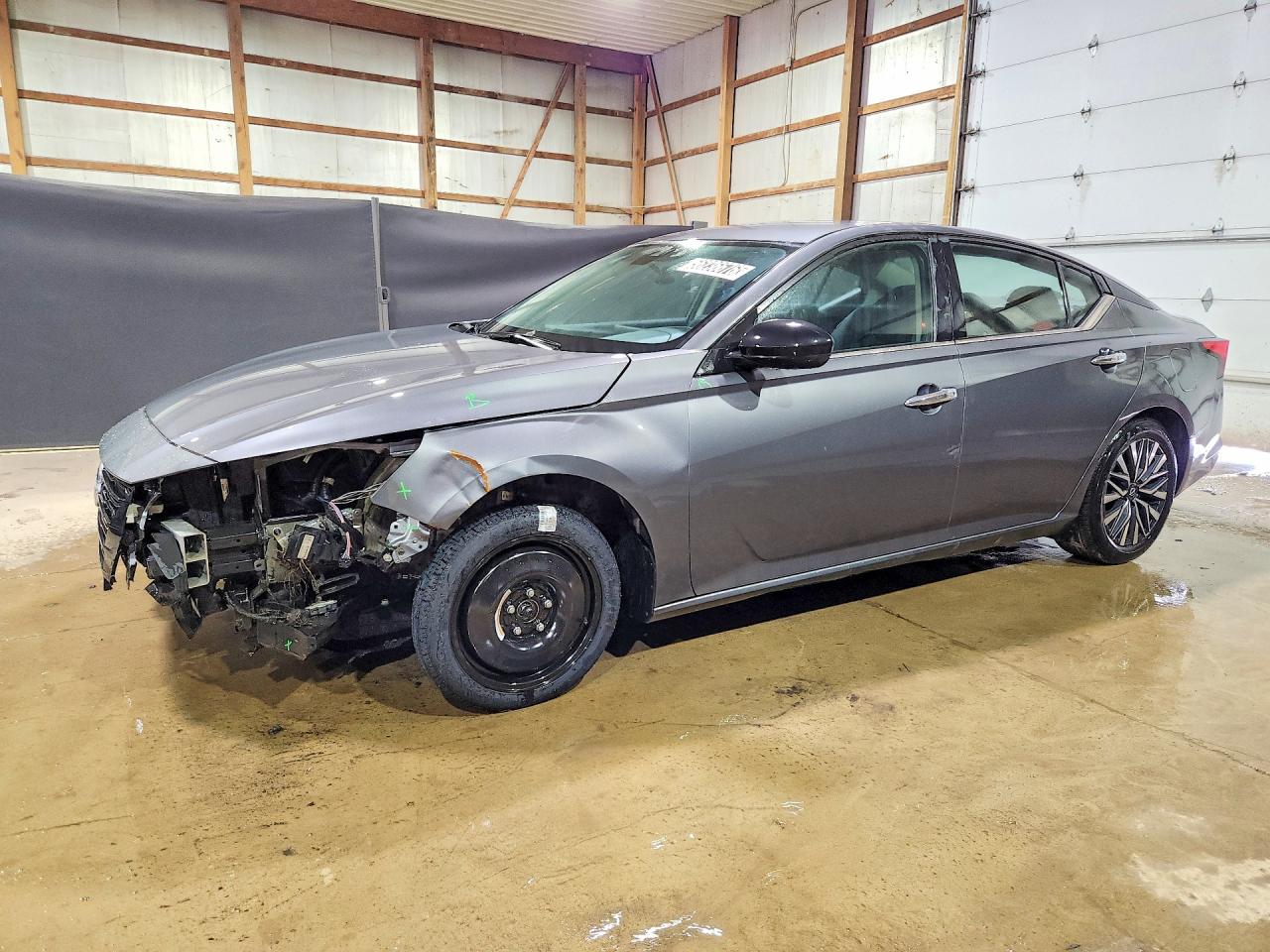 Salvage Nissan Altima Image