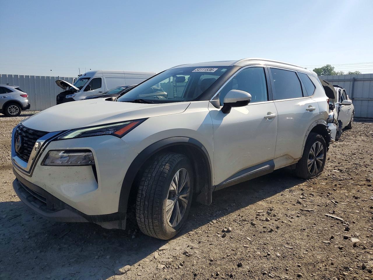 Salvage Nissan Rogue Image