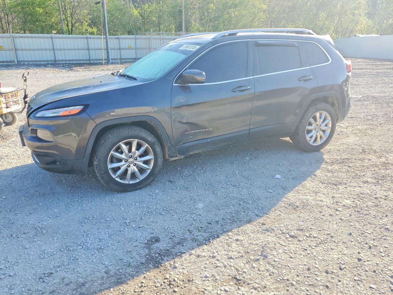 Salvage Jeep Cherokee Image