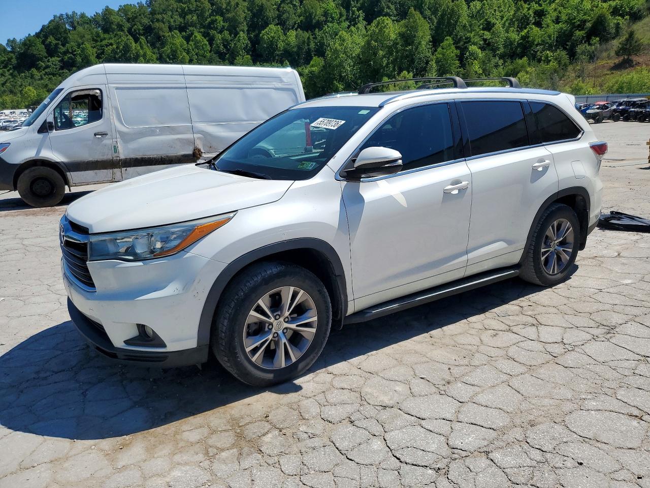 Salvage Toyota Highlander Image