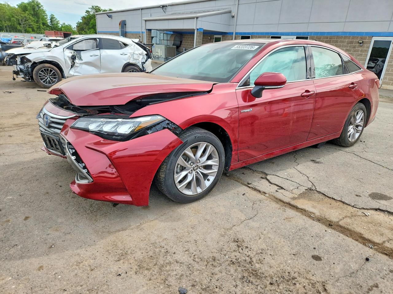 Salvage Toyota Avalon Image