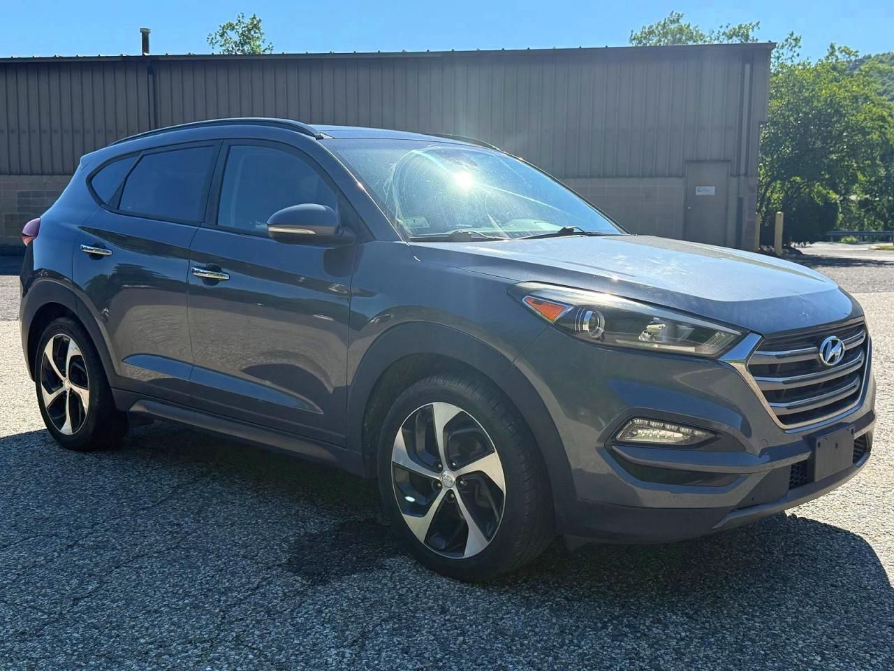 Salvage Hyundai TUCSON Image