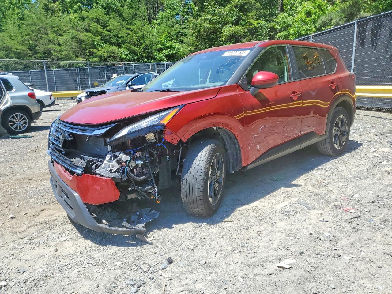 Salvage Nissan Rogue Image
