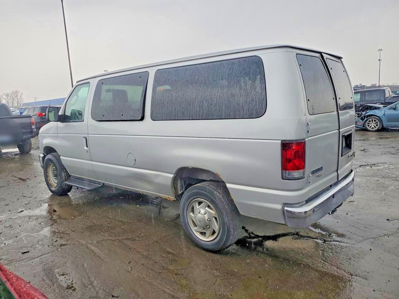 Ford Econoline E350 Super Duty Wagon