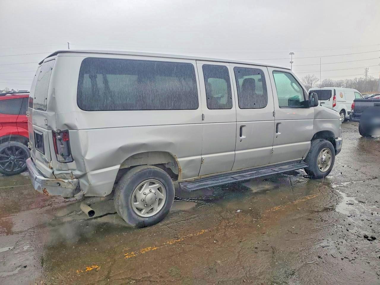 Ford Econoline E350 Super Duty Wagon