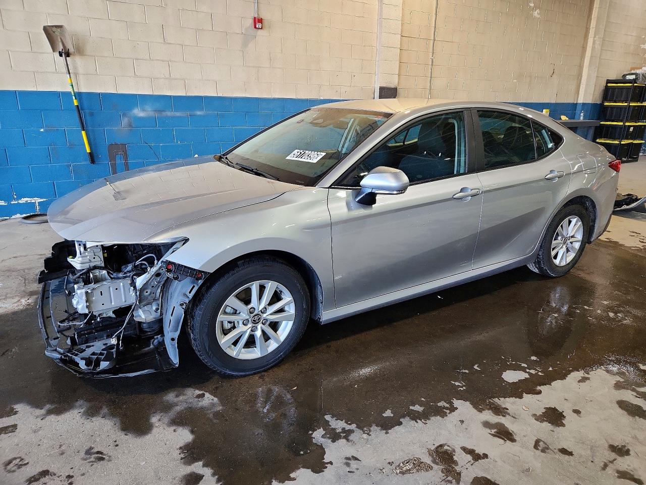 Salvage Toyota Camry Image