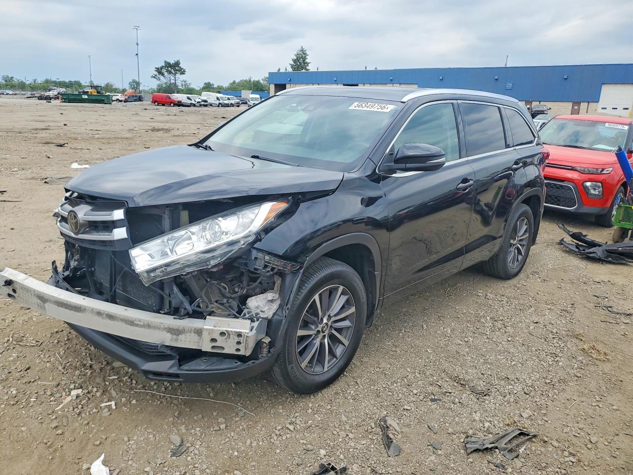 Salvage Toyota Highlander Image