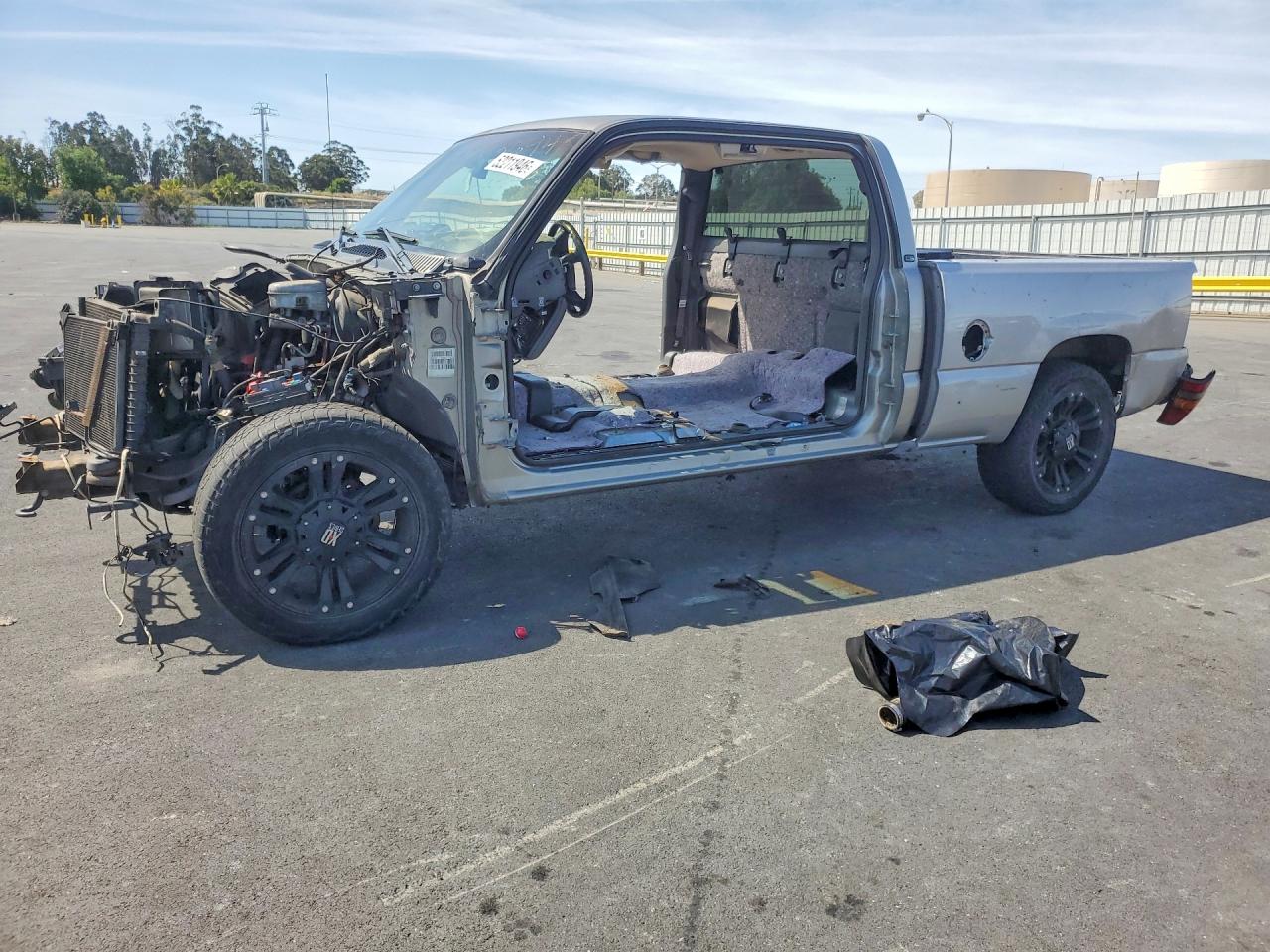 Salvage Chevrolet Silverado Image