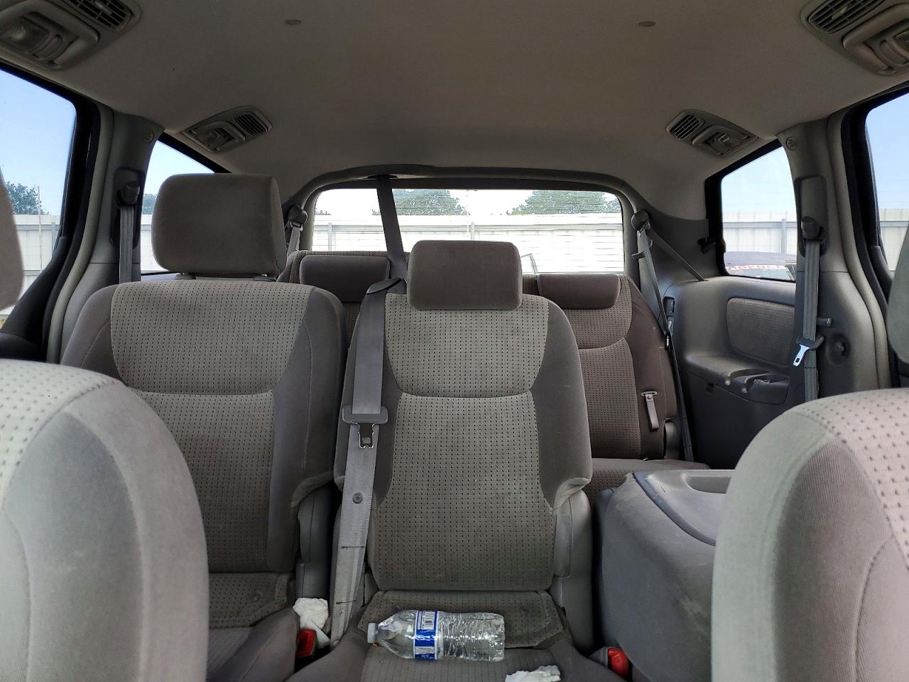 Toyota Sienna Le 8-passenger