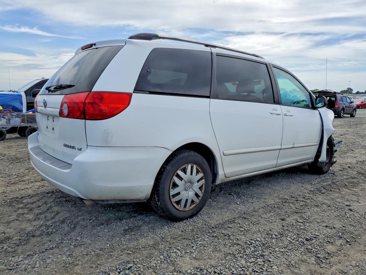 Toyota Sienna Le 8-passenger