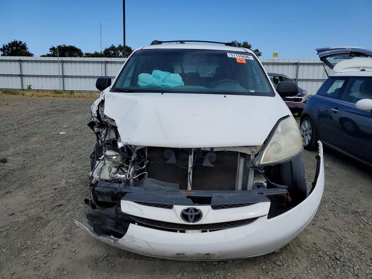Toyota Sienna Le 8-passenger