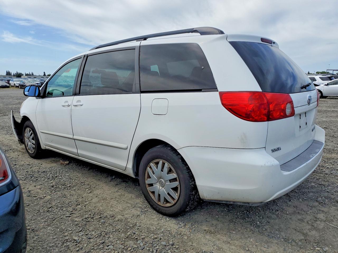 Toyota Sienna Le 8-passenger
