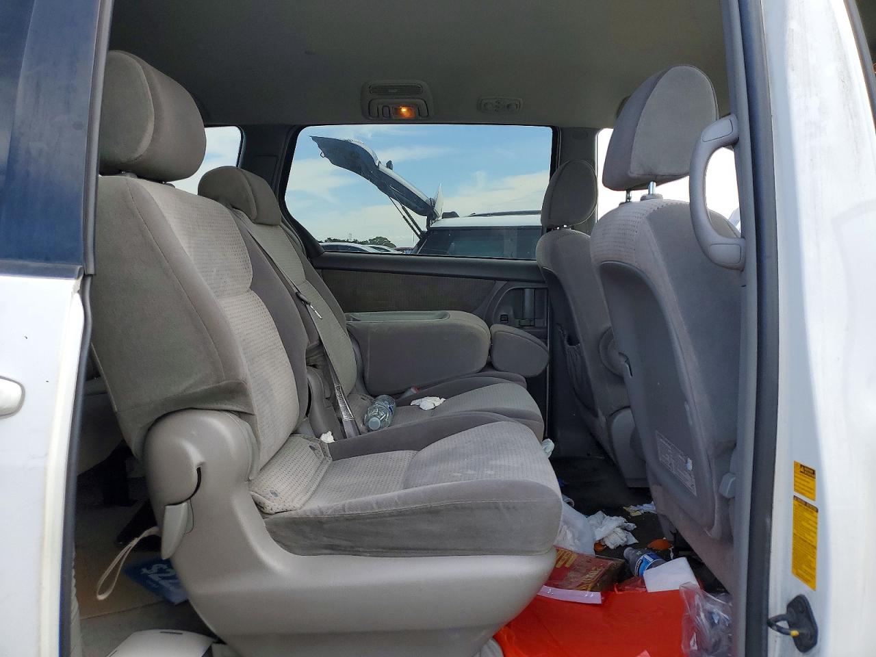 Toyota Sienna Le 8-passenger