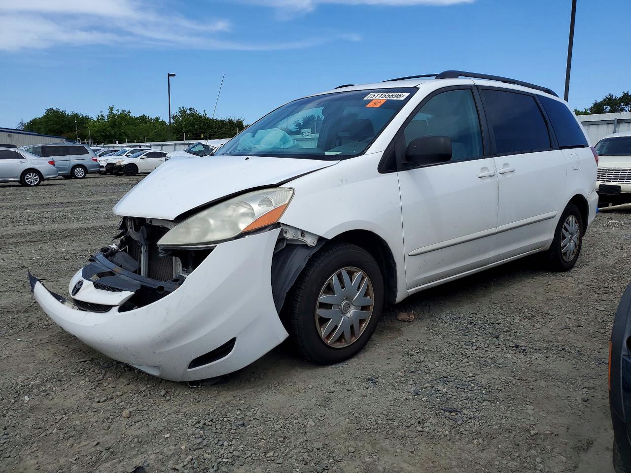 Salvage Toyota Sienna Image