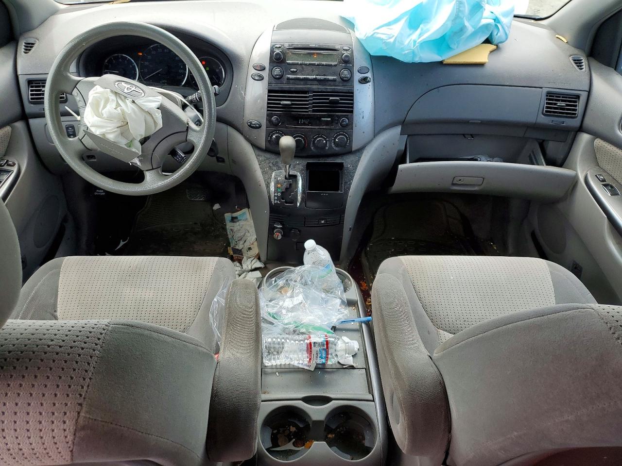 Toyota Sienna Le 8-passenger