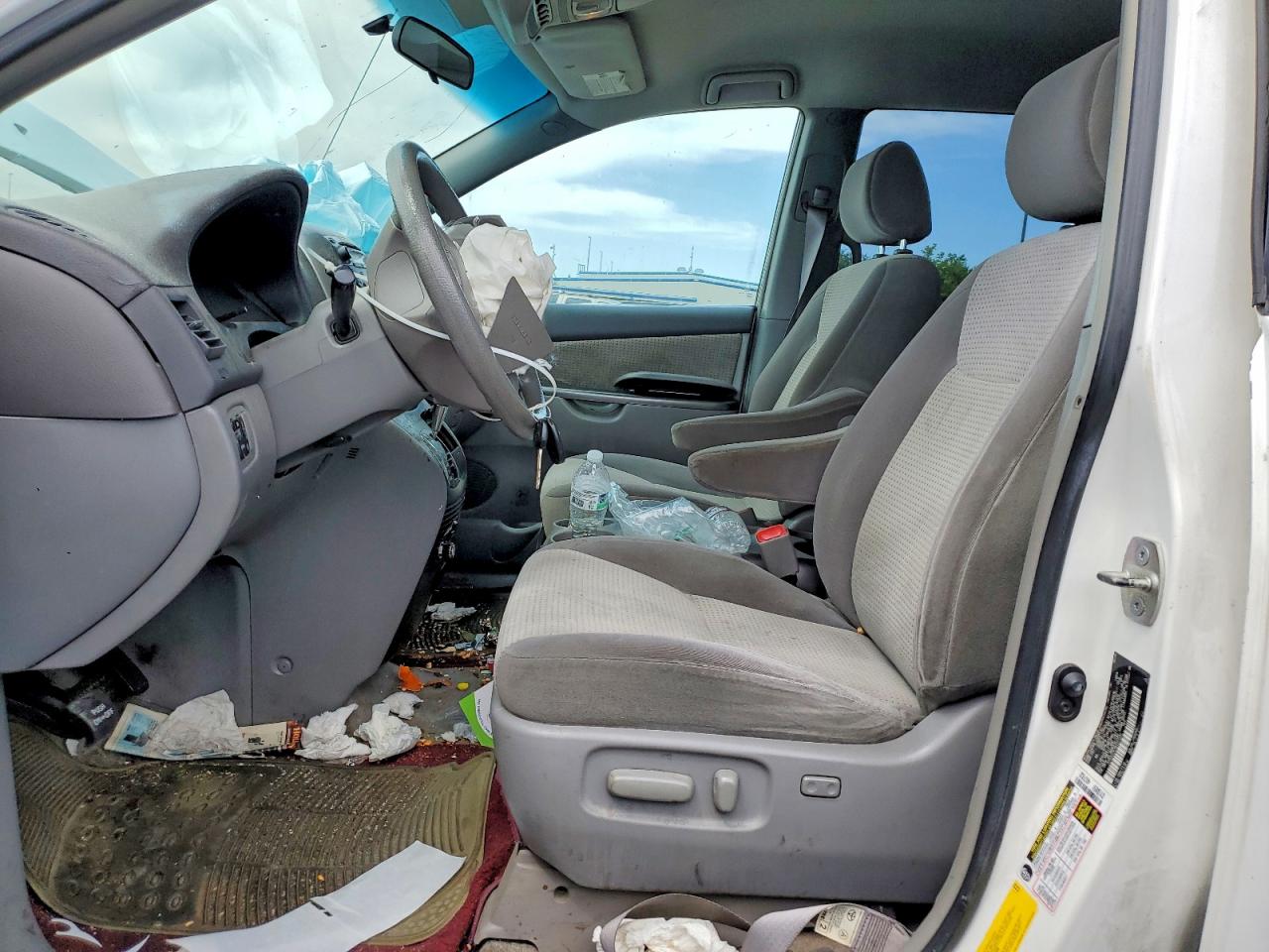 Toyota Sienna Le 8-passenger