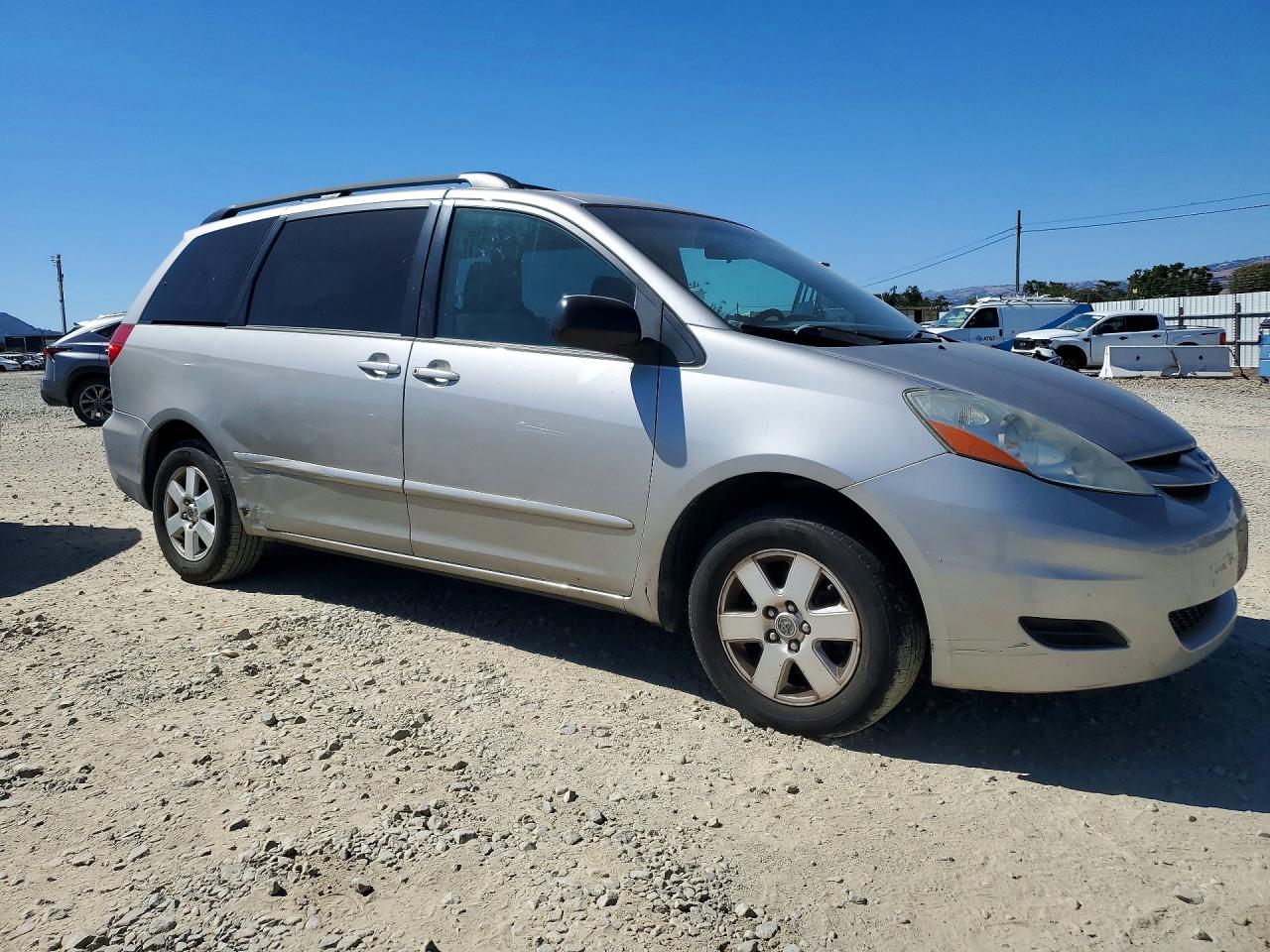 Toyota Sienna Le 7 Passenger