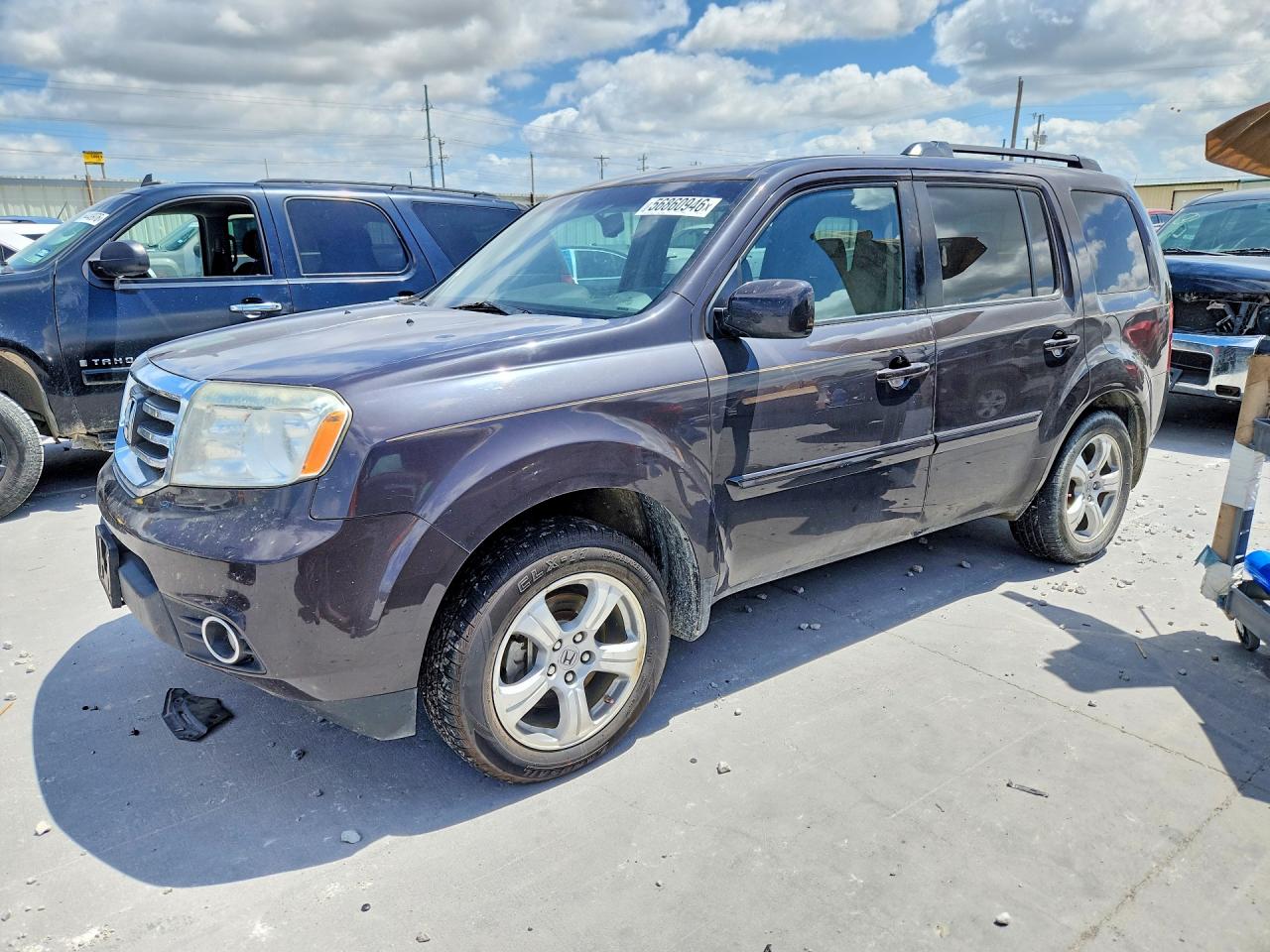 Salvage Honda Pilot Image
