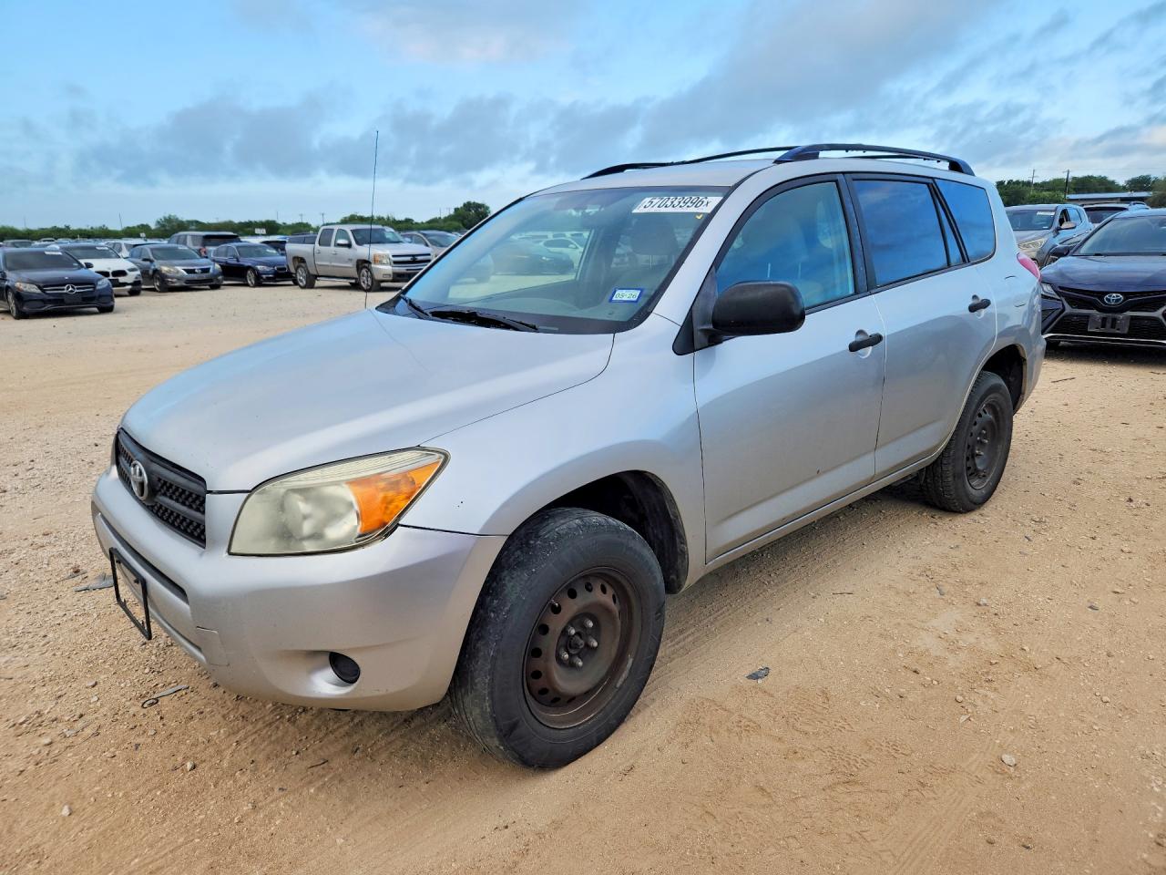 Salvage Toyota RAV4 Image