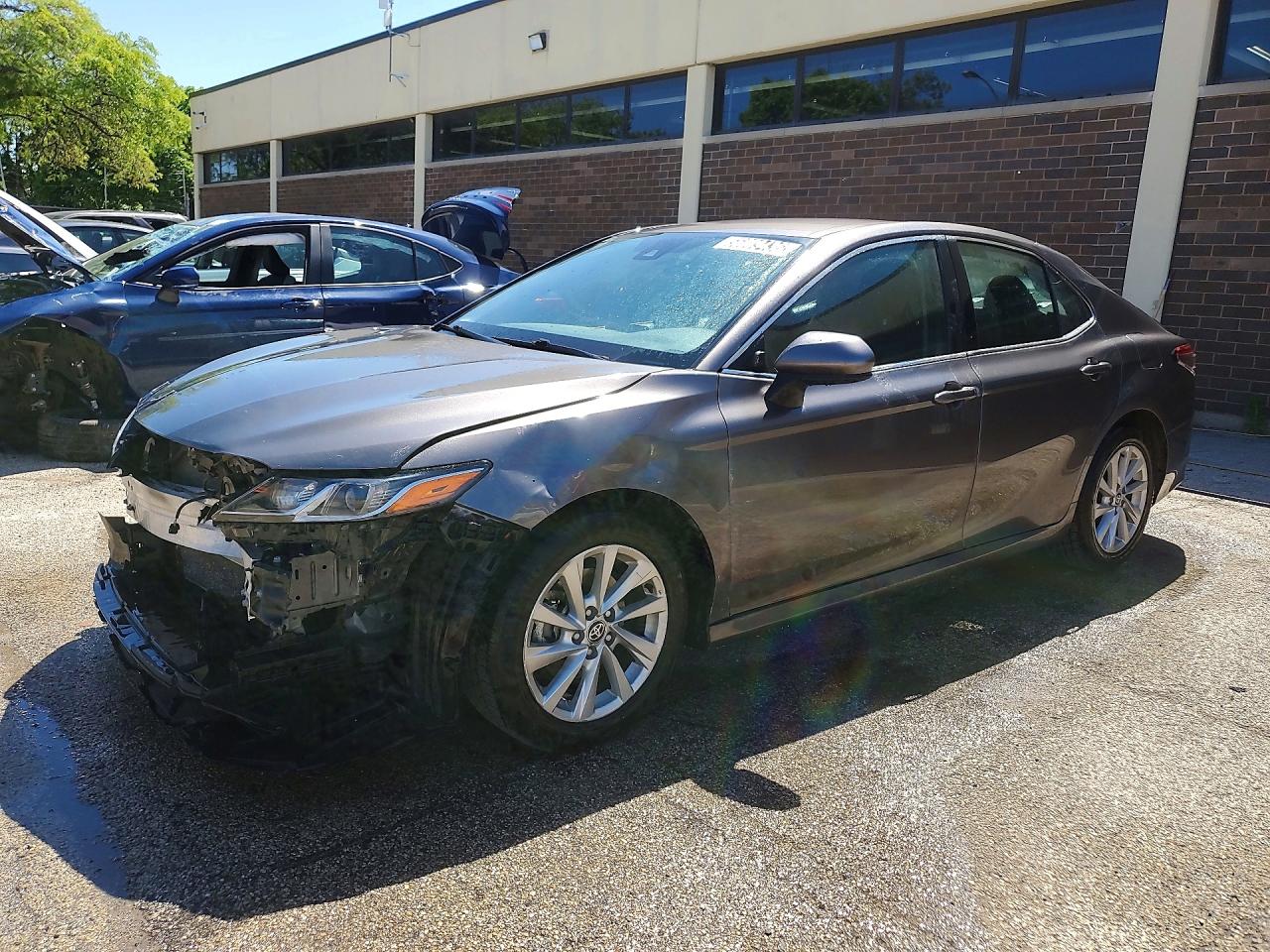 Salvage Toyota Camry Image