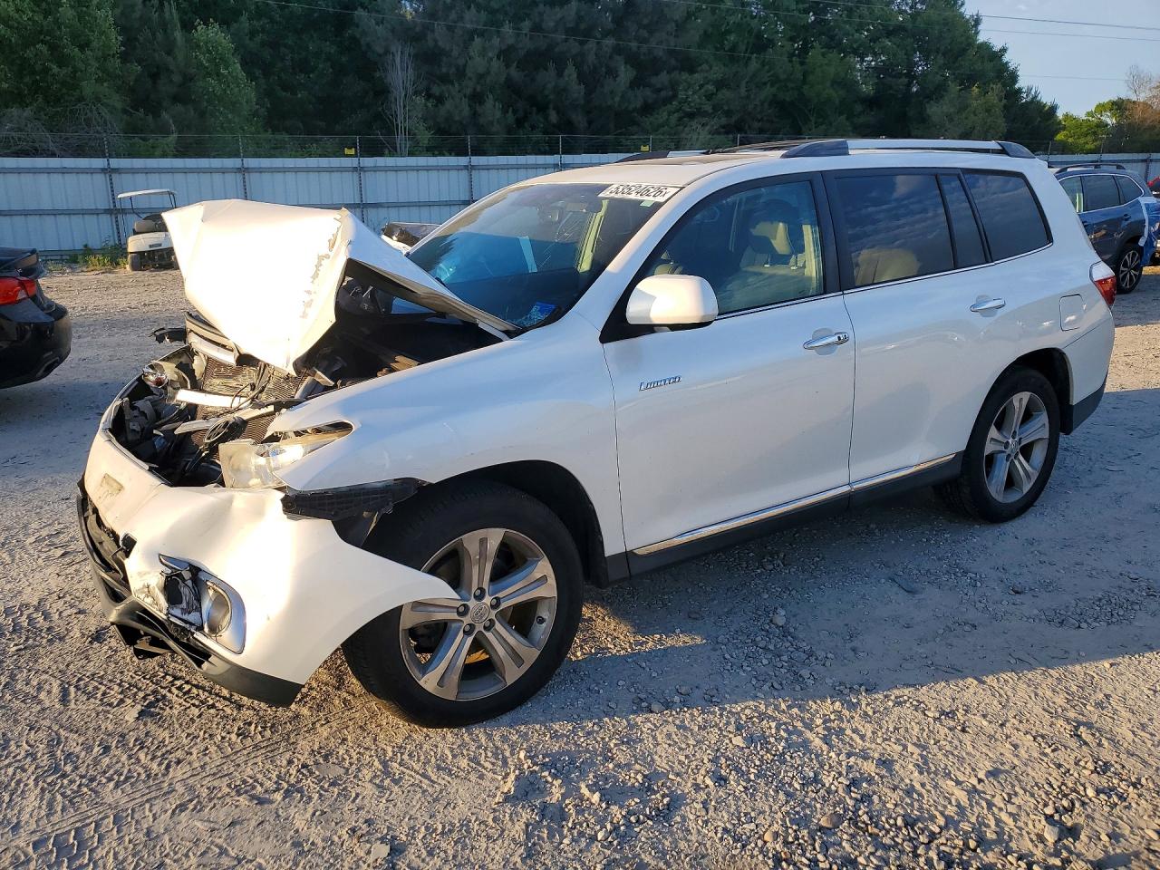 Salvage Toyota Highlander Image