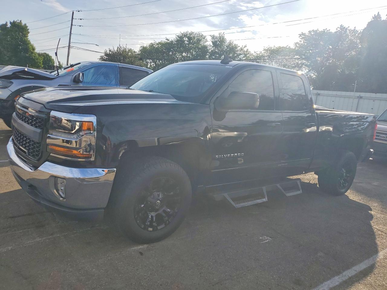 Salvage Chevrolet Silverado Image