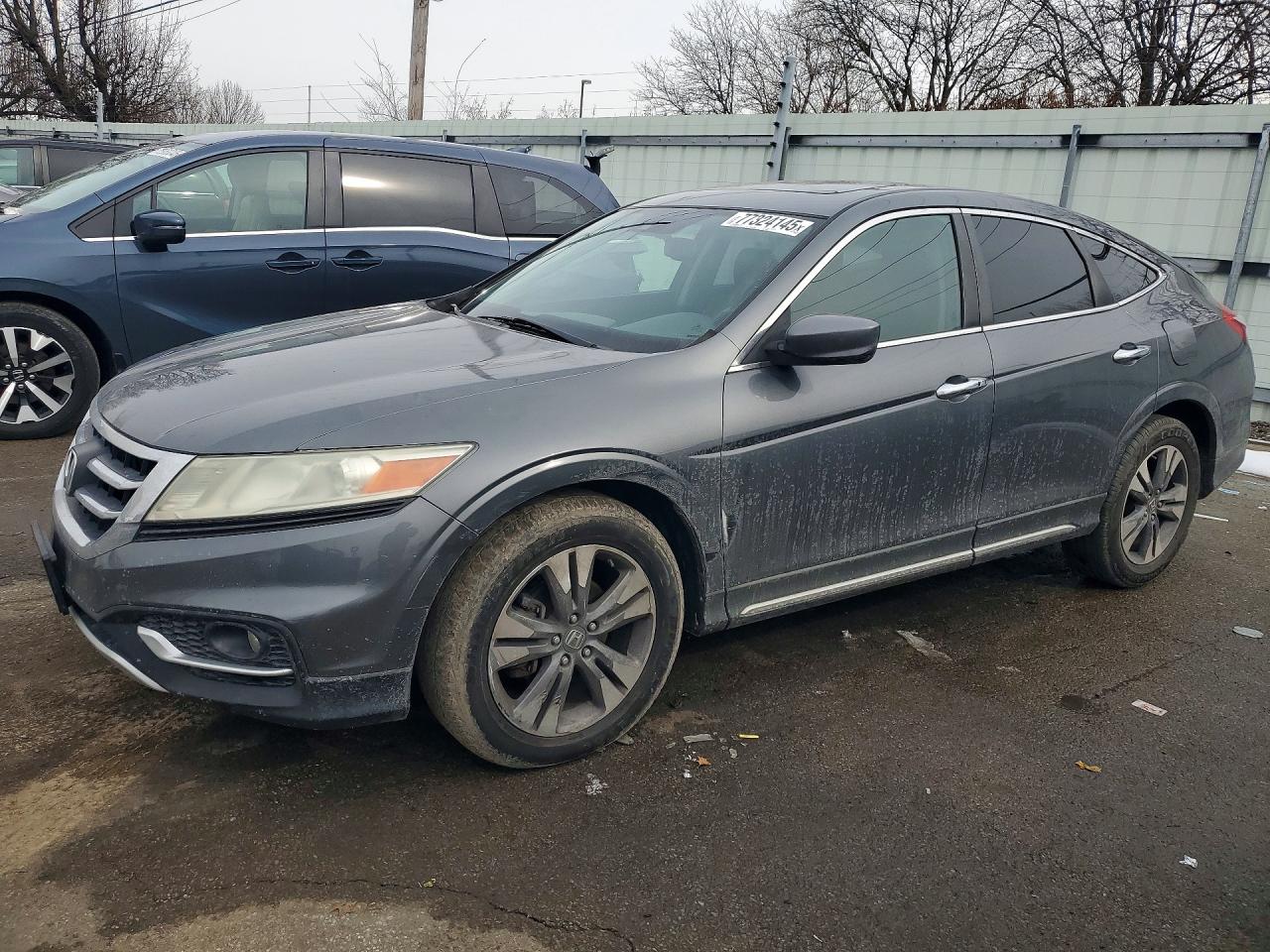 Salvage Honda Crosstour Image