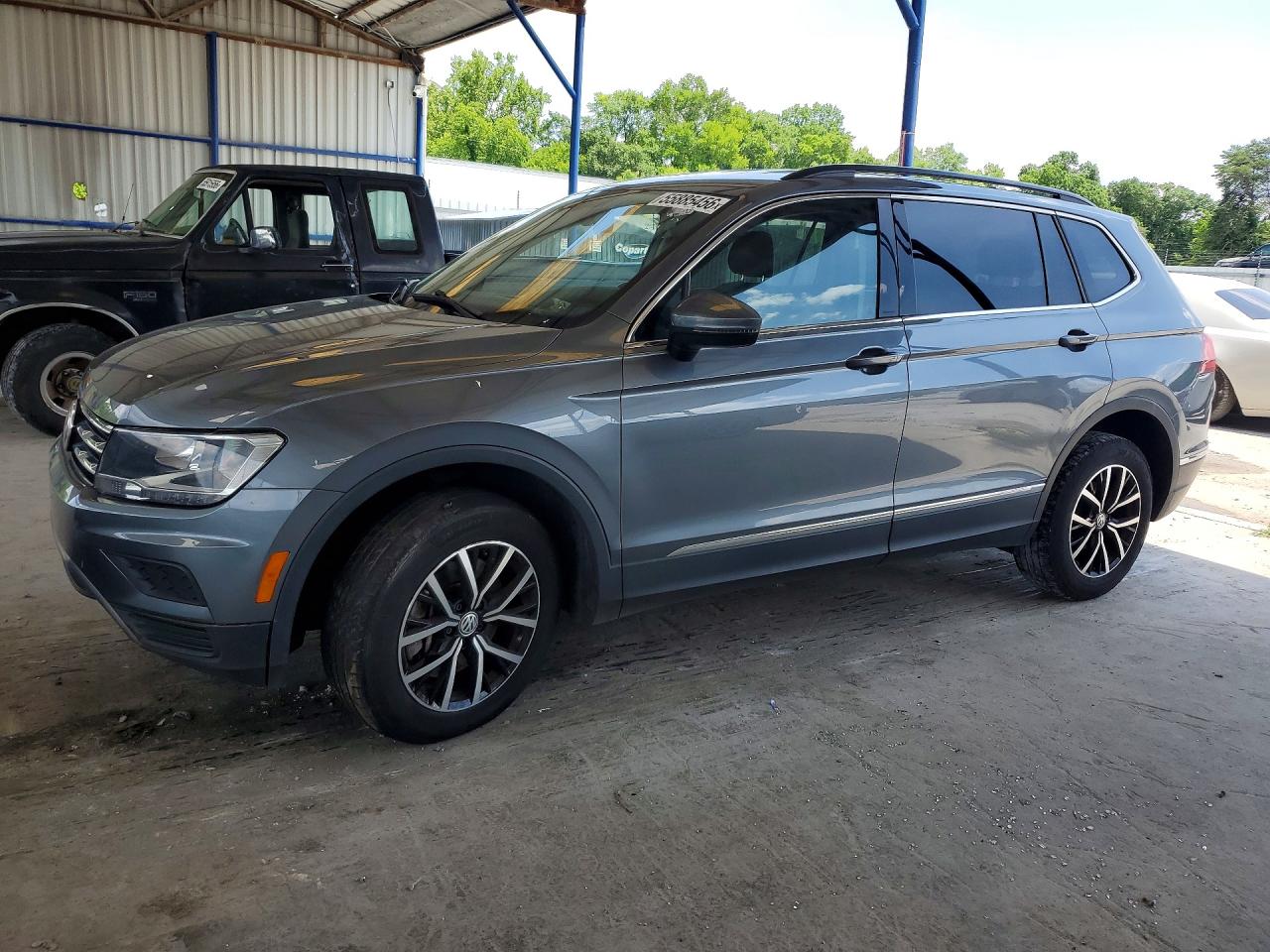 Salvage Volkswagen Tiguan Image