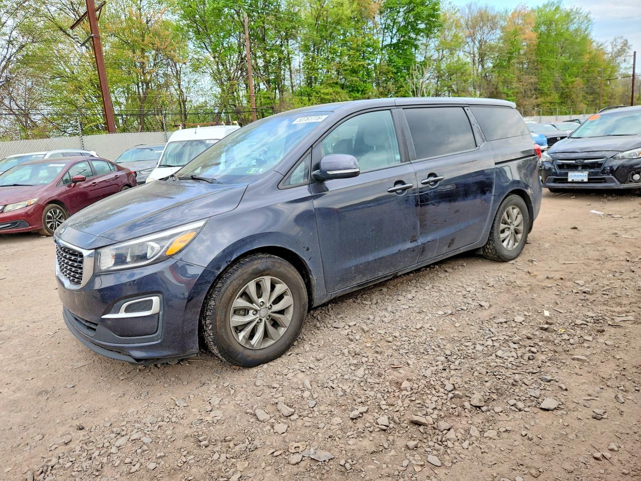 Salvage Kia Sedona Image
