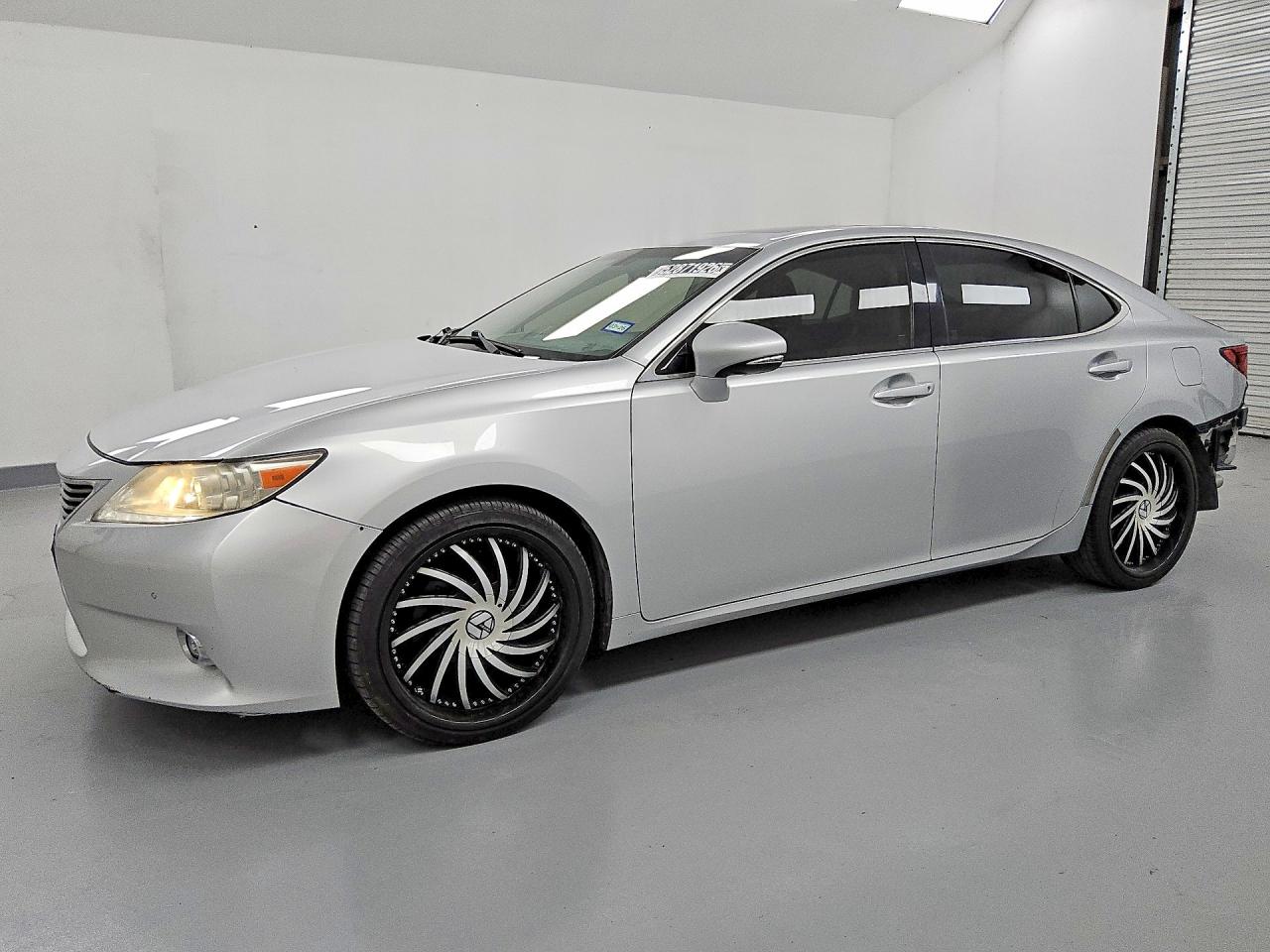 Salvage Lexus Es Image