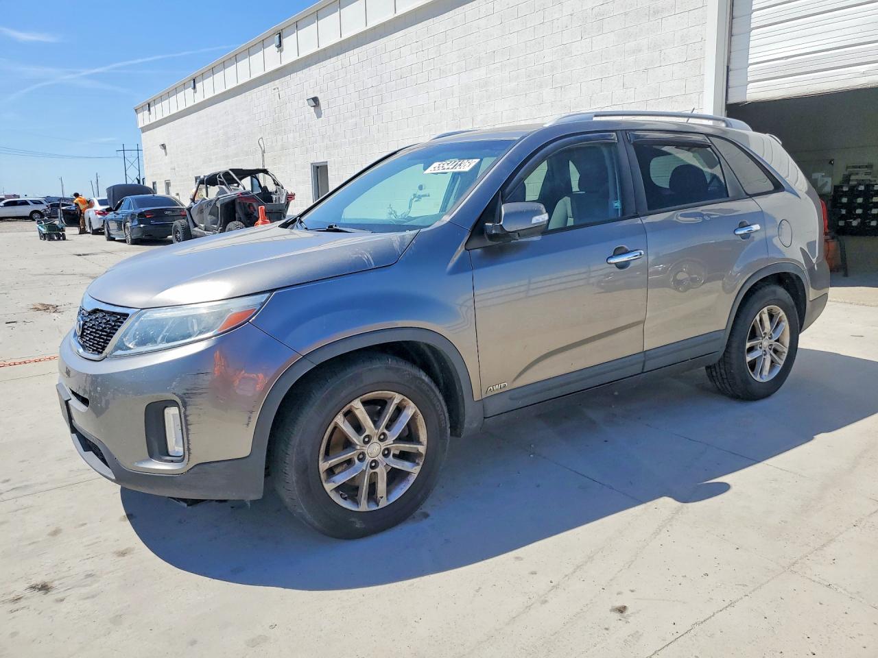Salvage Kia Sorento Image