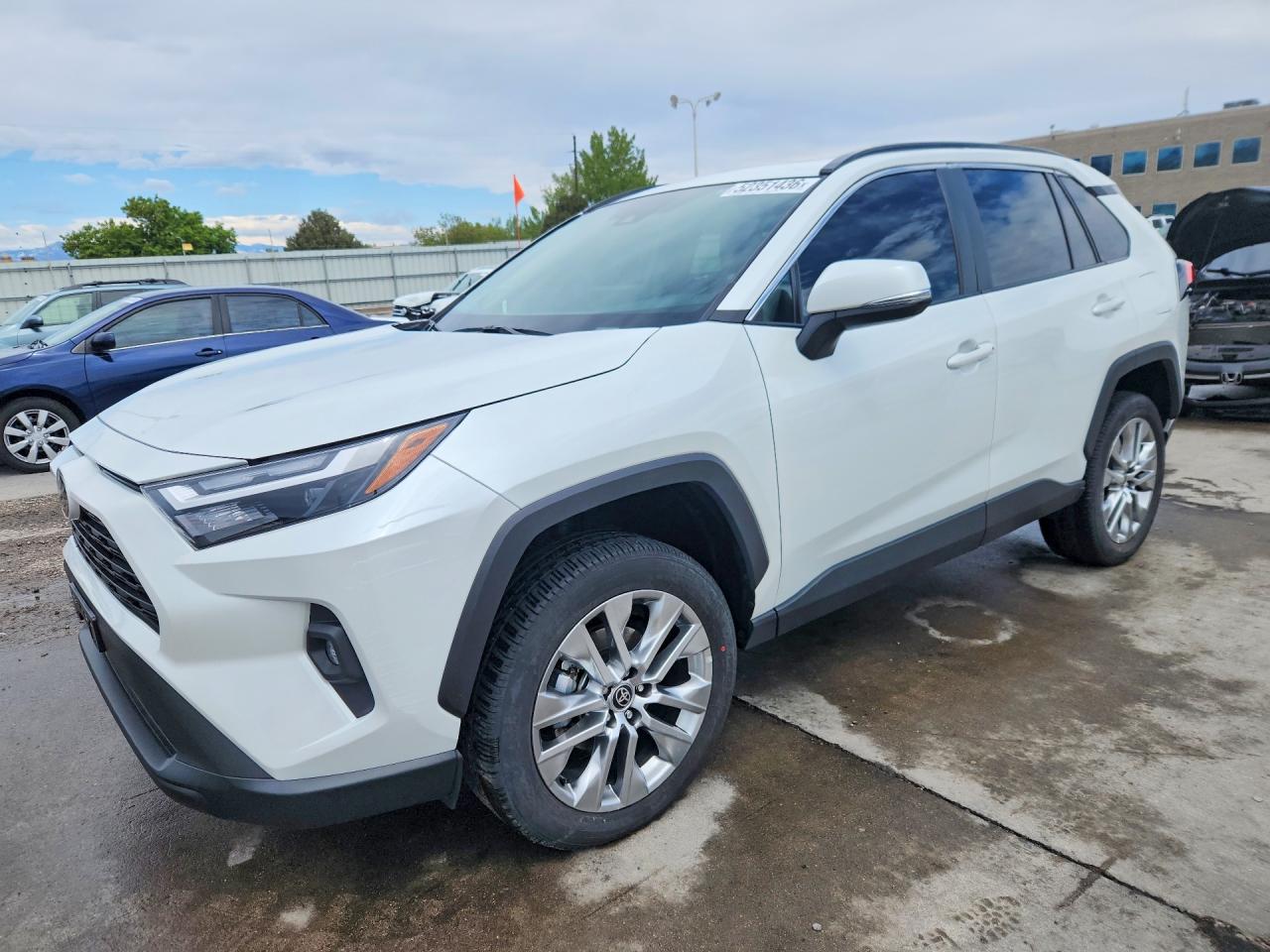 Salvage Toyota RAV4 Image